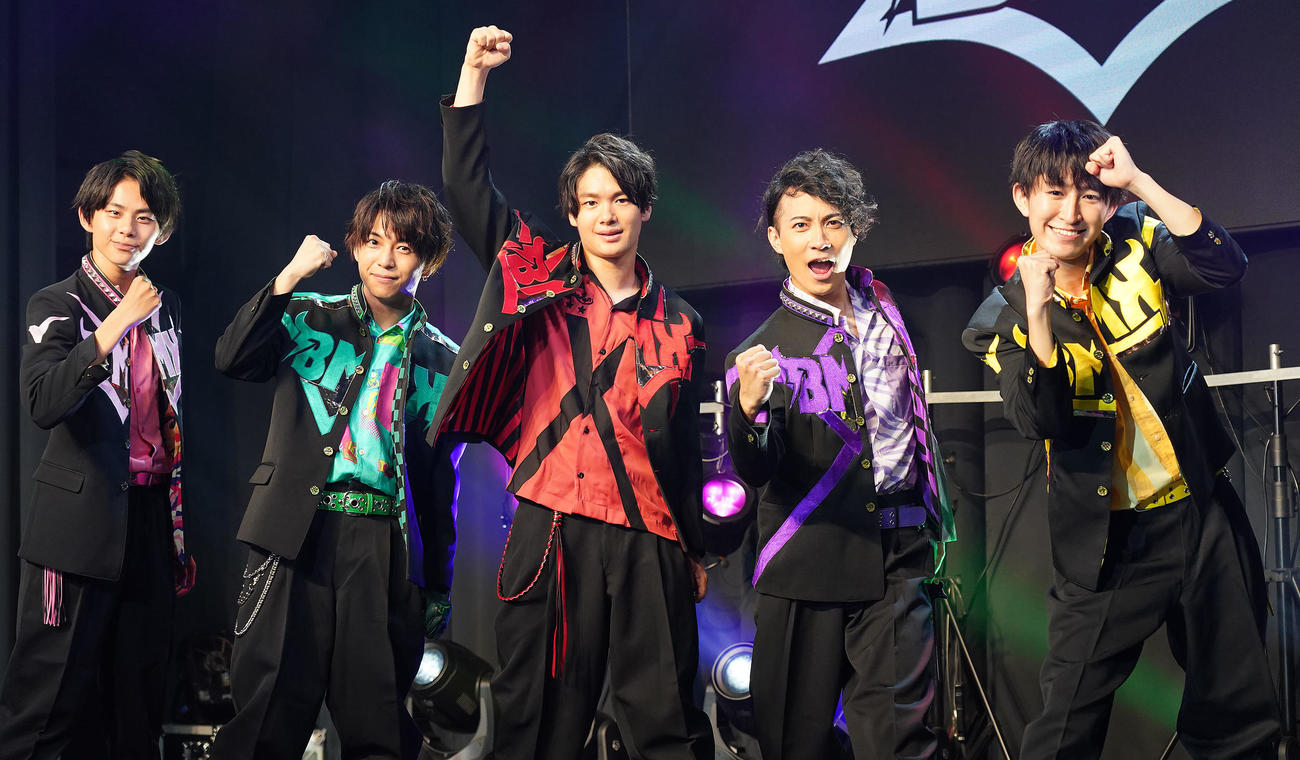 メジャーデビューが決まり会見を行ったBMK（Big　Monster　Kite）のメンバー（左から）三隅一輝、中原聡太、松岡拳紀介、米谷恭輔、佐藤匠（撮影・森本幸一）