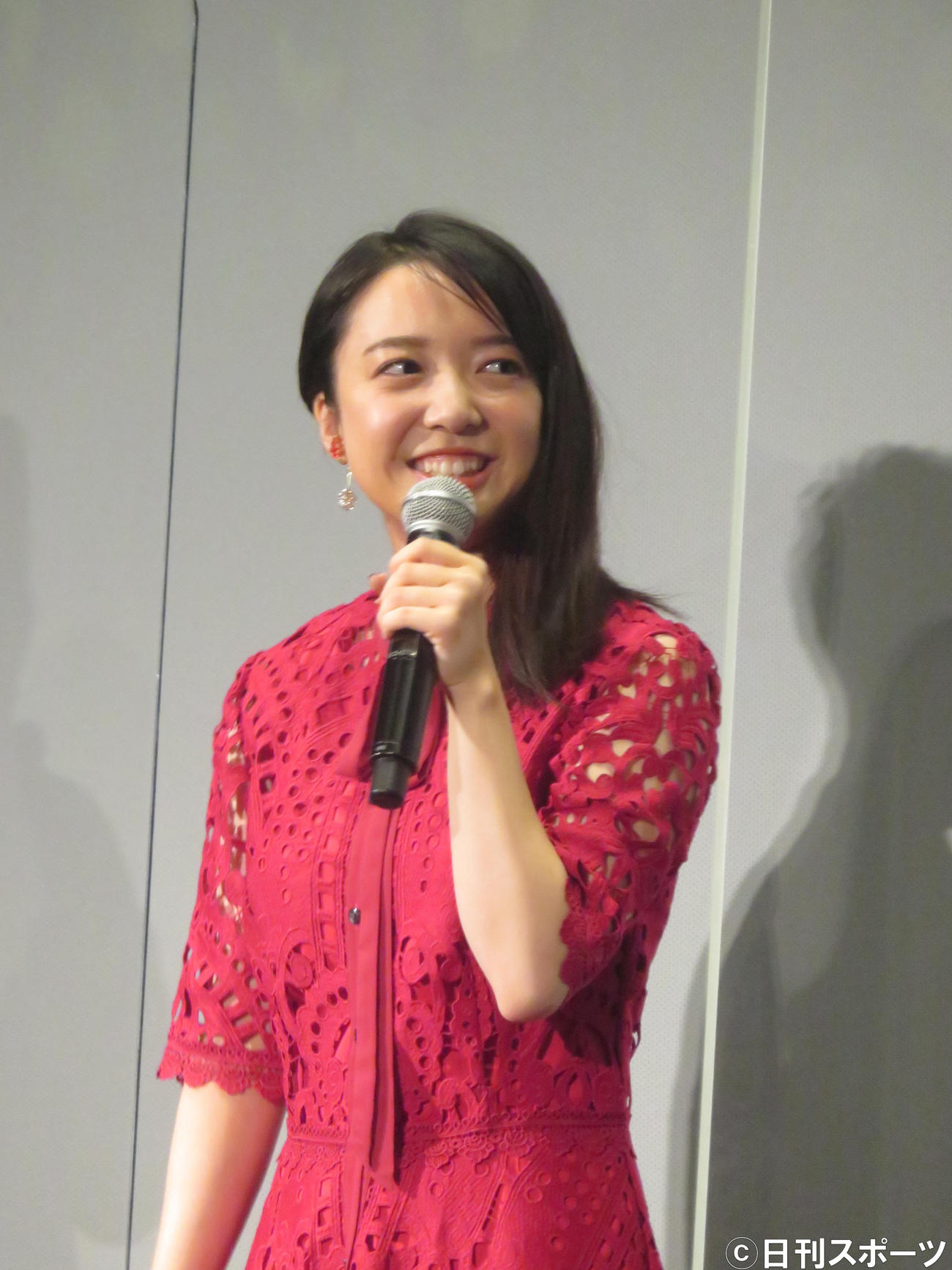 映画「トロールズ　ミュージック★パワー」公開記念舞台あいさつに出席した上白石萌音