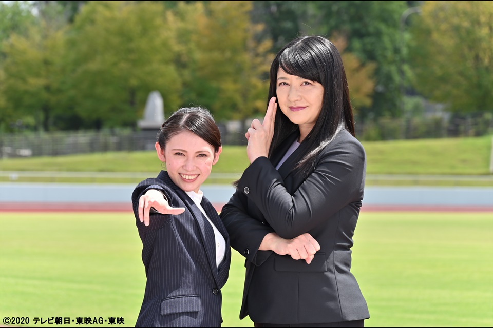 テレビ朝日系「魔進戦隊キラメイジャー」で13年ぶりに母娘共演する桑江咲菜（左）と伊藤かずえ