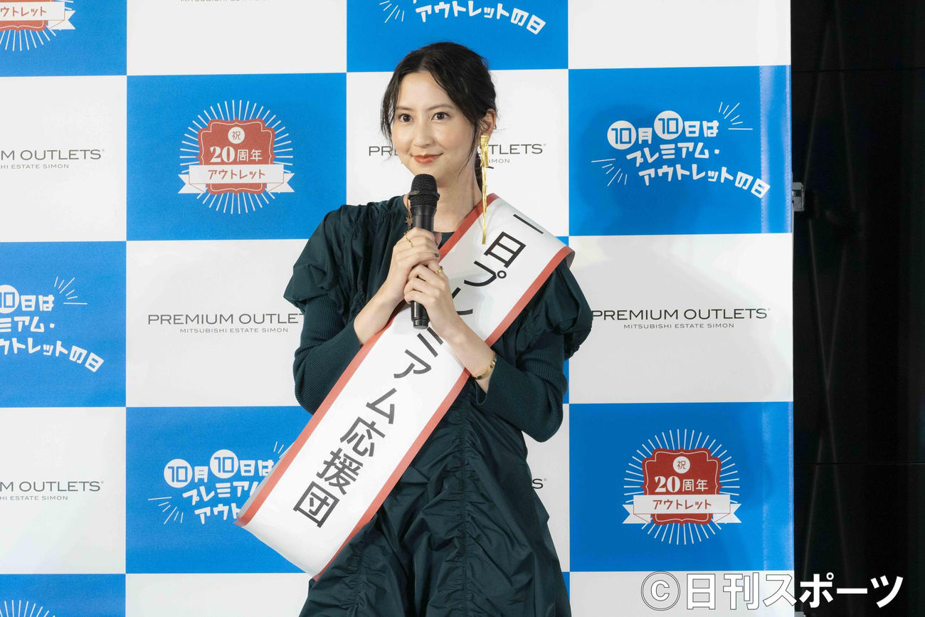 「プレミアム・アウトレットの日制定記念イベント」に、1日応援団として出席した河北麻友子