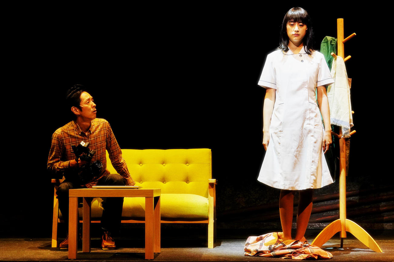 「獣道一直線！！！」で宮藤官九郎（左）と山本美月（細野晋司氏撮影）