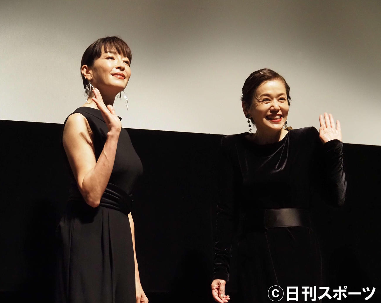 「COCOON　Movie！！芸術監督傑作選」初日舞台あいさつに出席した宮沢りえ（左）と大竹しのぶ（撮影・遠藤尚子）