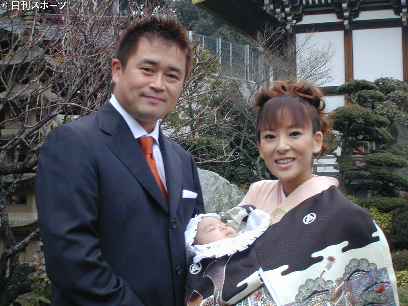 穴井夕子・横田真一夫妻（03年2月11日撮影）