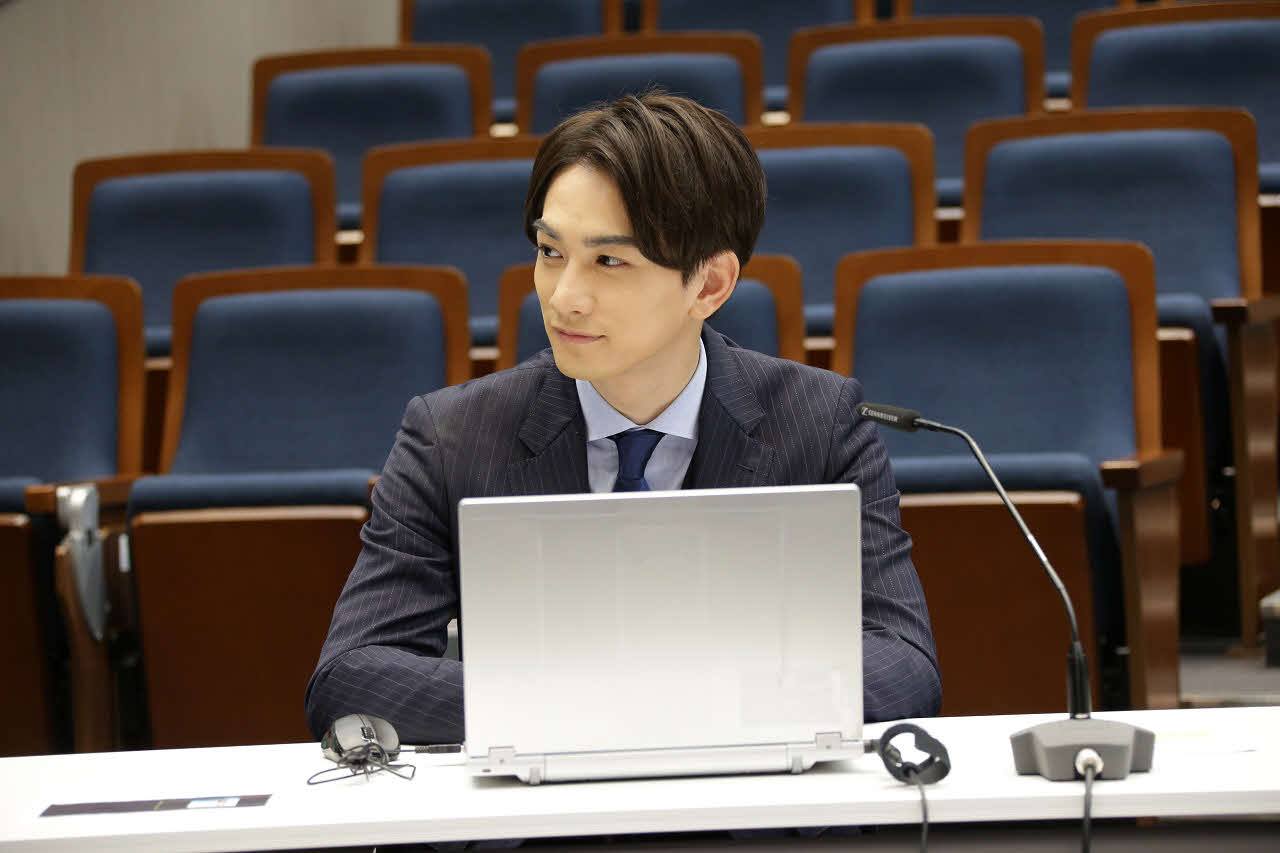 リモート会見に臨む町田啓太