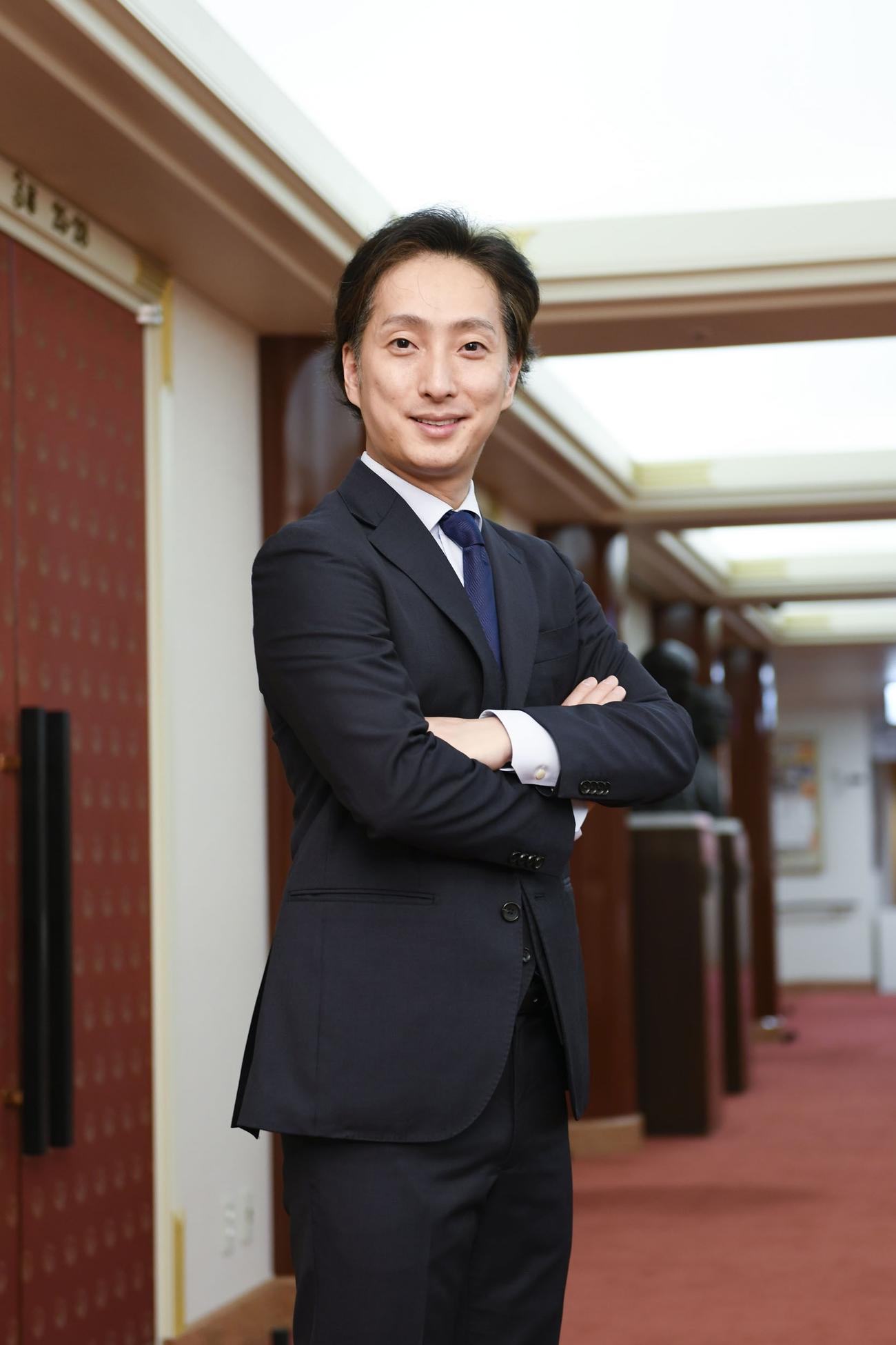 歌舞伎座のロビーで十月大歌舞伎について語る中村七之助（C）松竹