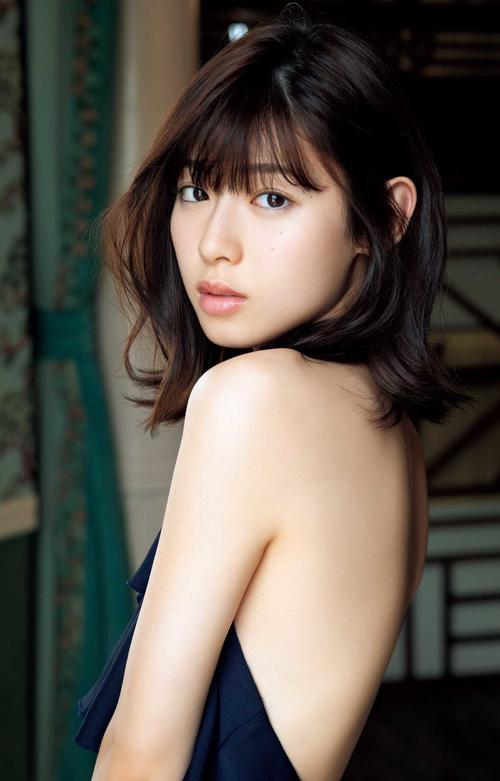 白石聖ファースト写真集「白石聖2016-2020」(撮影・西田幸樹)