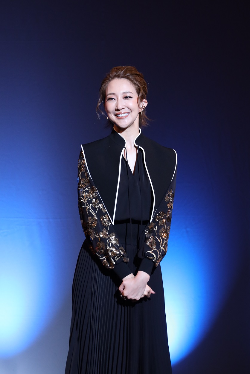 地元の大阪松竹座でトークショーを行った宝塚歌劇団の元星組トップ紅ゆずる(C)松竹
