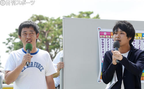 さらば青春の光の森田哲矢（左）と東ブクロ（2019年8月24日撮影）