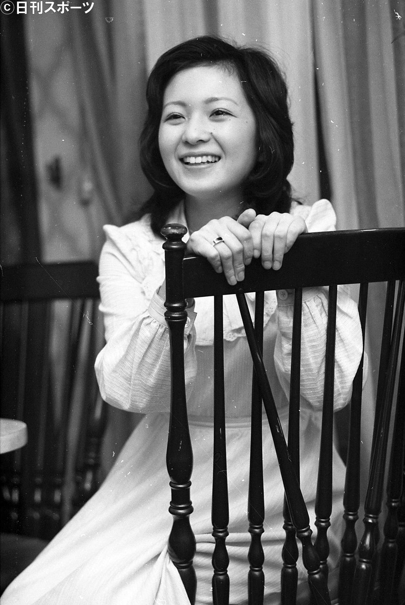 75年4月19日、笑顔を見せる太田裕美