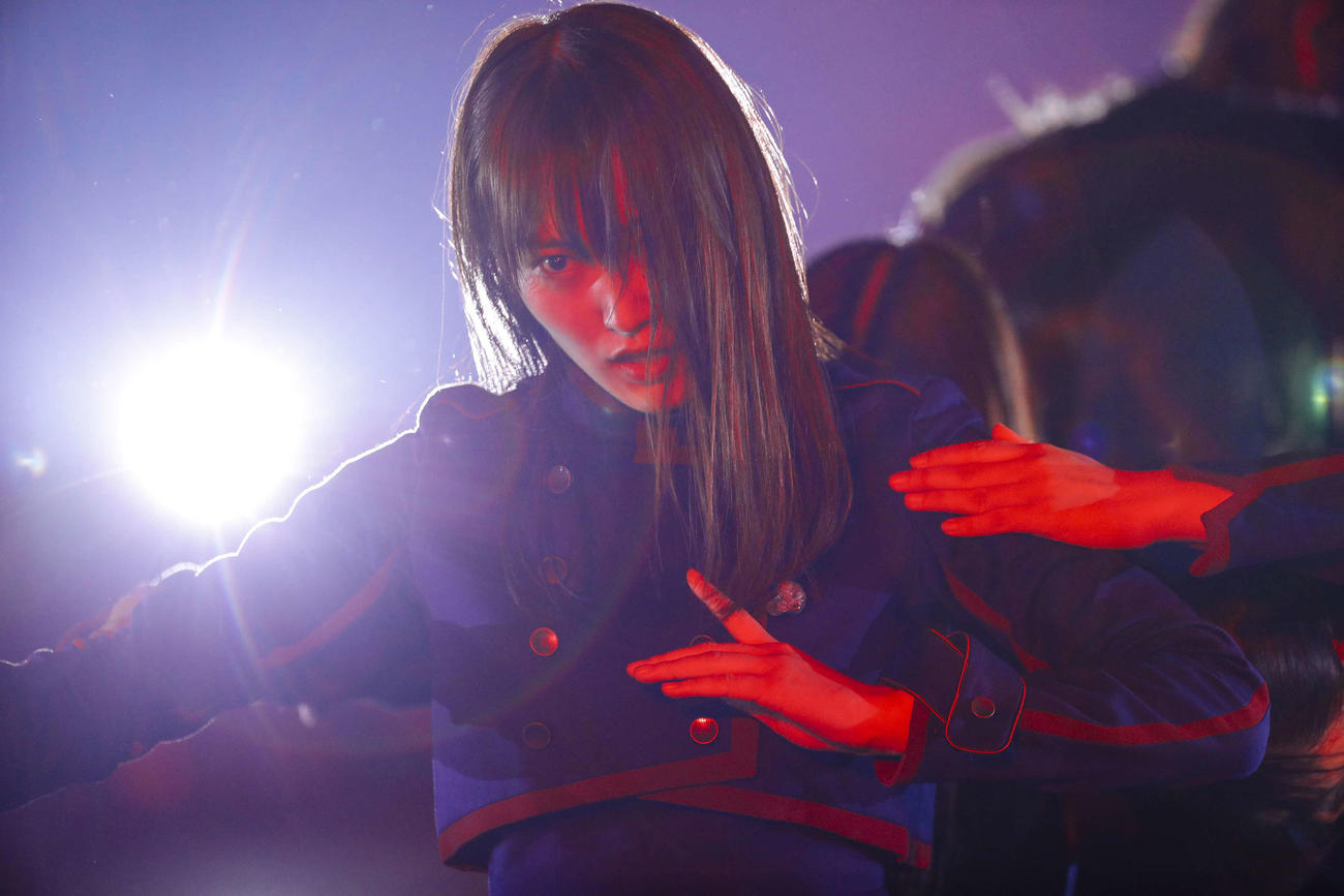 欅坂46のラストライブ初日公演で「不協和音」をパフォーマンスする菅井友香