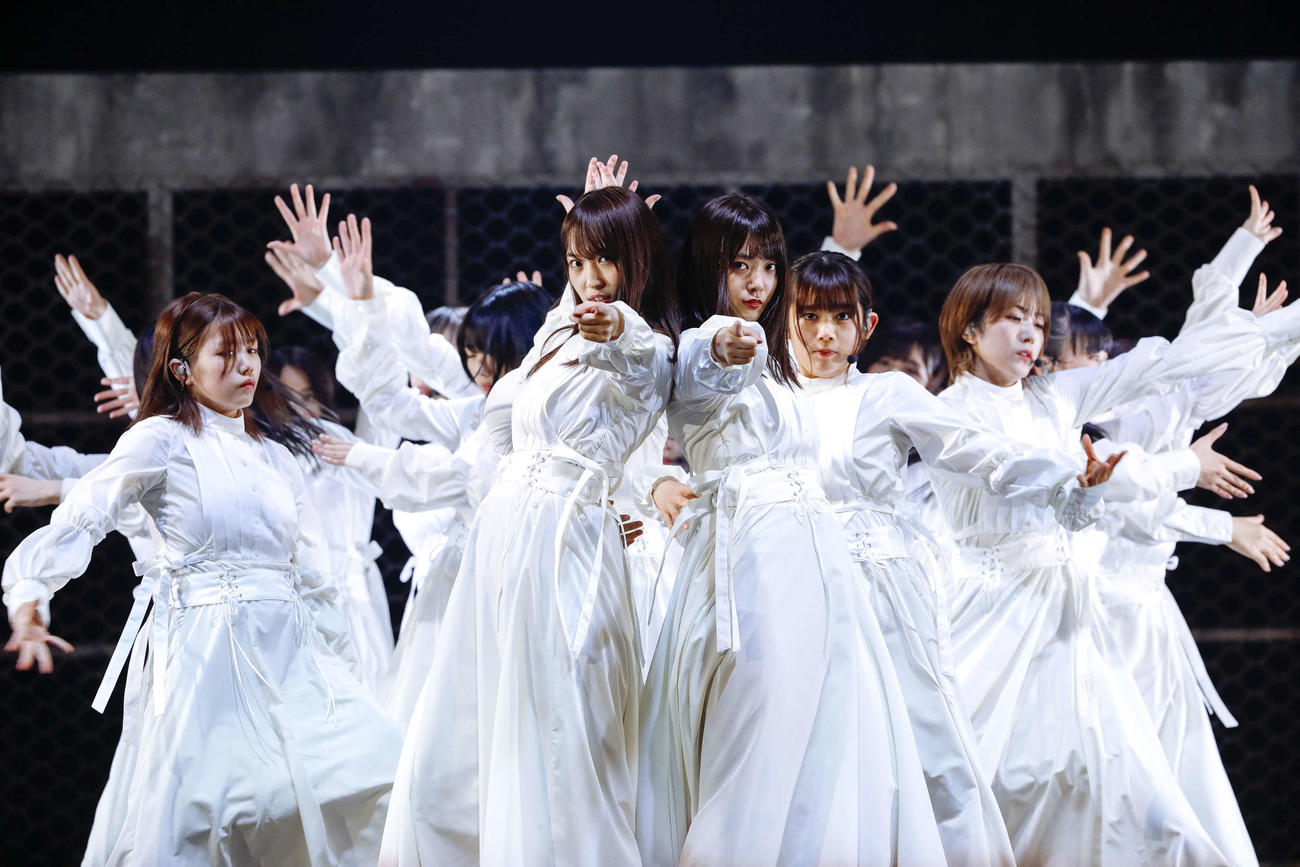 欅坂46のラストライブのエンディングで、櫻坂46としての初パフォーマンスを披露した