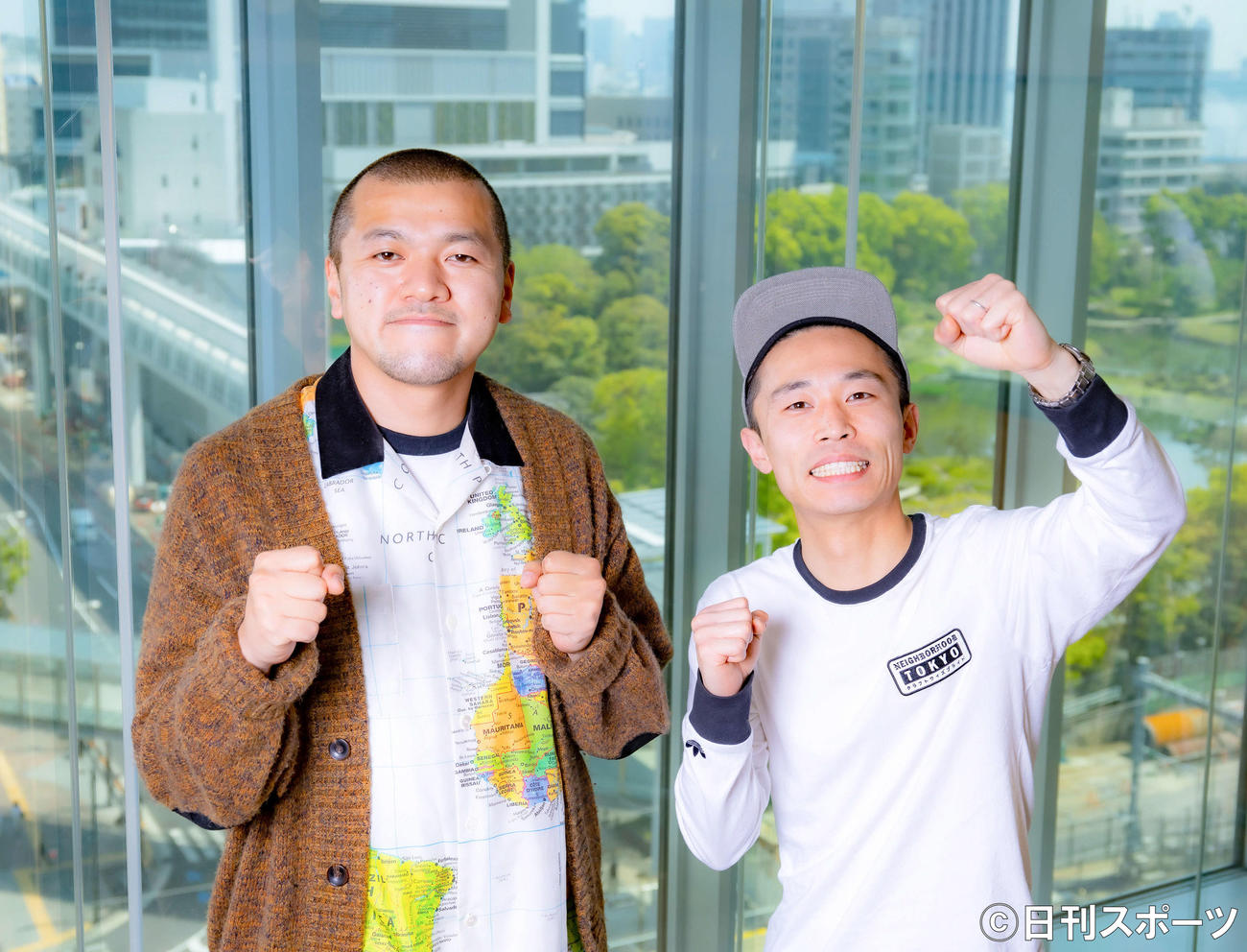 カミナリの、竹内まなぶ（左）と石田たくみ（2020年4月30日撮影）
