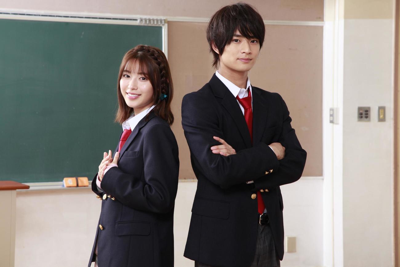 「胸が鳴るのは君のせい」で映画初主演する浮所飛貴（右）と白石聖