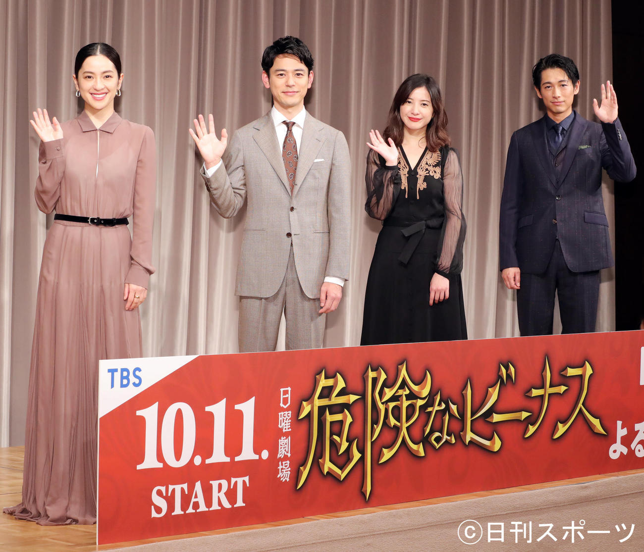 「危険なビーナス」左から中村アン、妻夫木聡、吉高由里子、ディーン・フジオカ（2020年10月10日撮影）