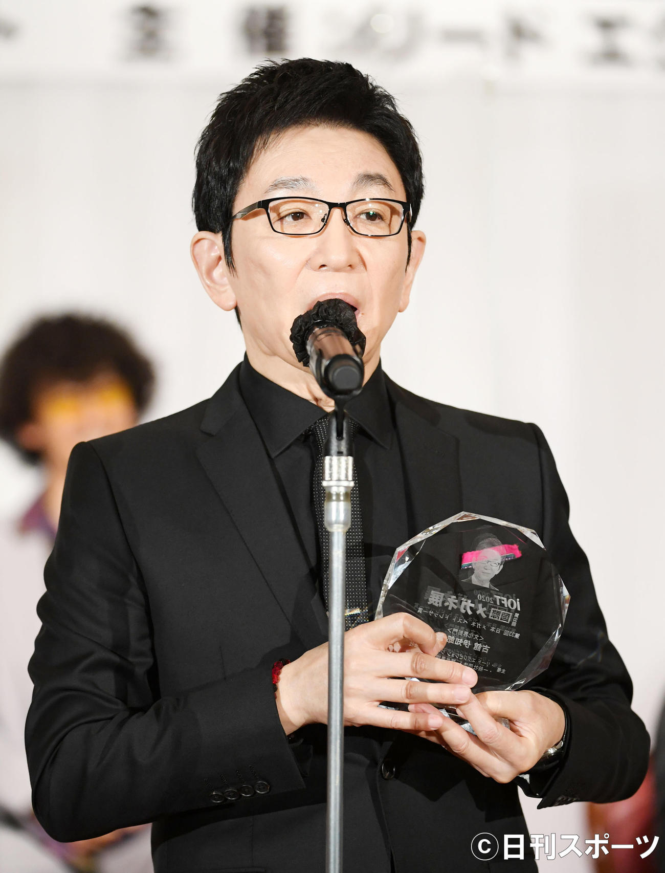 第33回日本メガネベストドレッサー賞文化界部門を受賞し喜びを語る古舘伊知郎（撮影・横山健太）