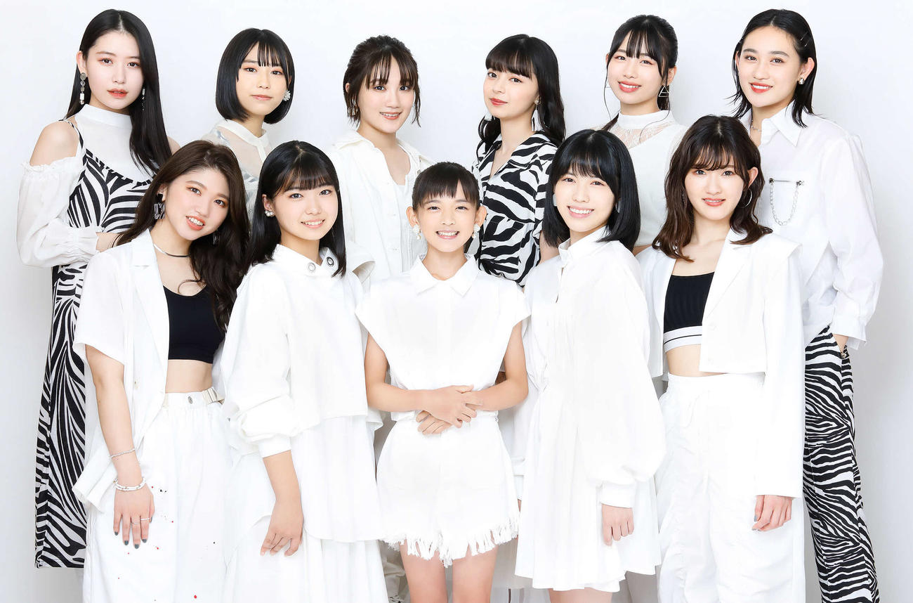 ハロー！プロジェクトのアイドルグループ、アンジュルムに加入した、前列左2人目から川名凜、松本わかな、為永幸音