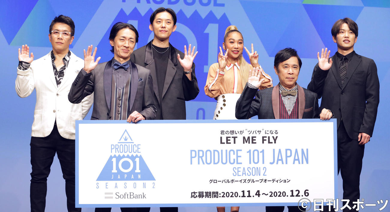 「PRODUCE　101　JAPAN　SEASON2」概要発表会見を行う前列ナインティナイン矢部浩之（左）と岡村隆史、後左から菅井秀憲、KEN　THE　390、青山テルマ、DA　PUMPのKENZO（撮影・中島郁夫）