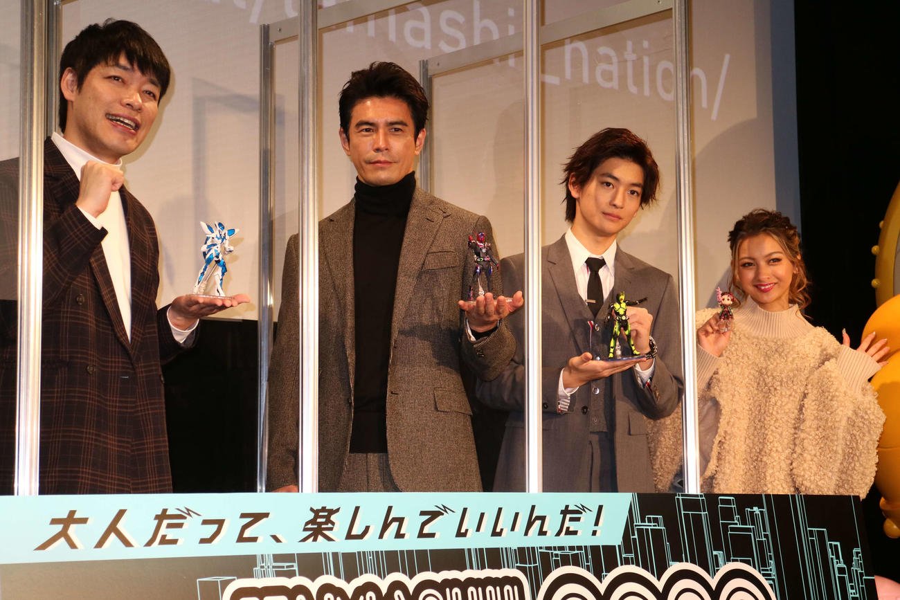 「TAMASHII　NATION　2020」オープニングセレモニーに出席した、左から、麒麟の川島明、伊藤英明、高橋文哉、ゆきぽよ
