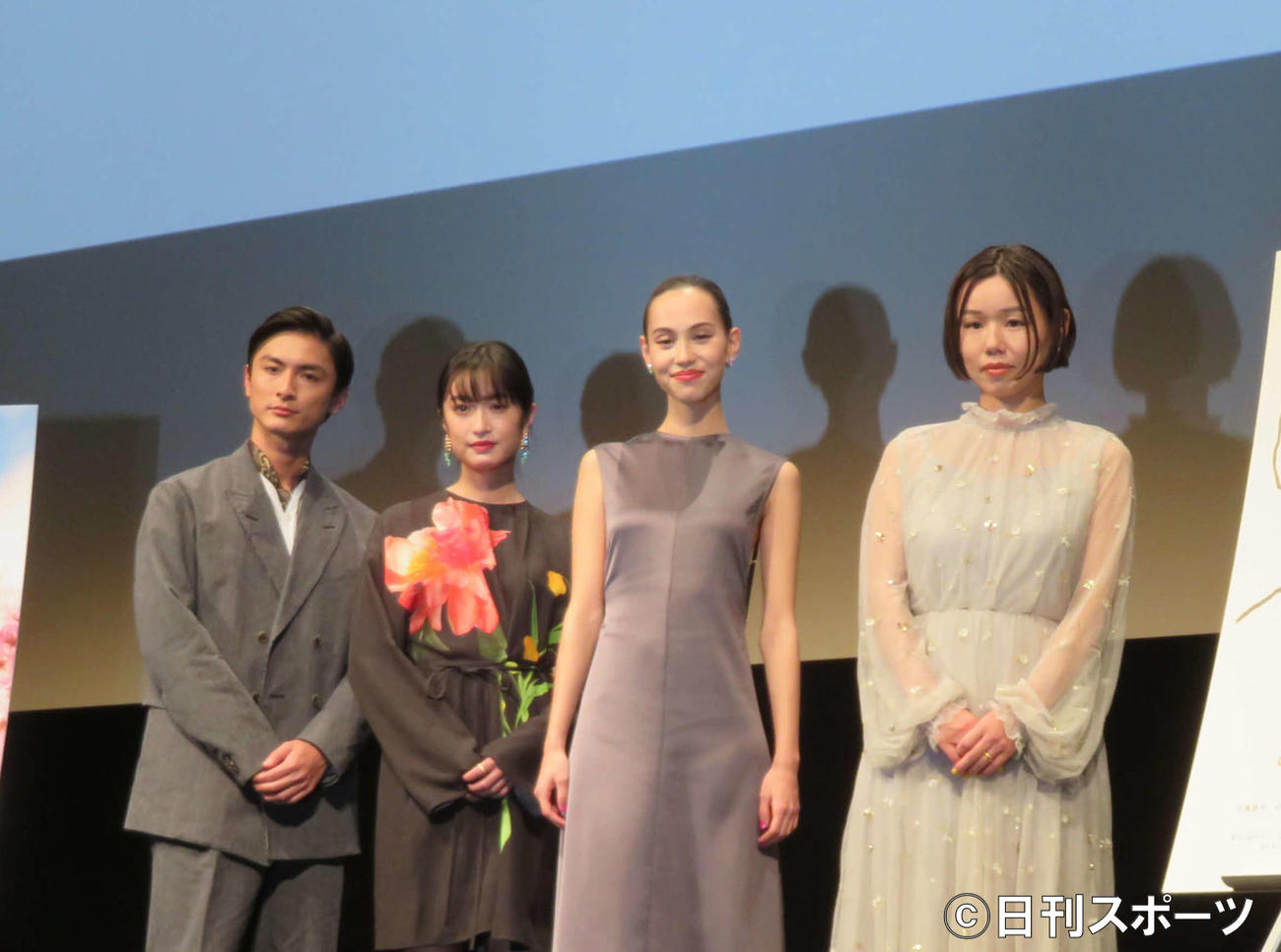 映画「あのこは貴族」東京国際映画祭舞台あいさつに登壇した、左から高良健吾、門脇麦、水原希子、岨手由貴子監督（撮影・村上幸将）