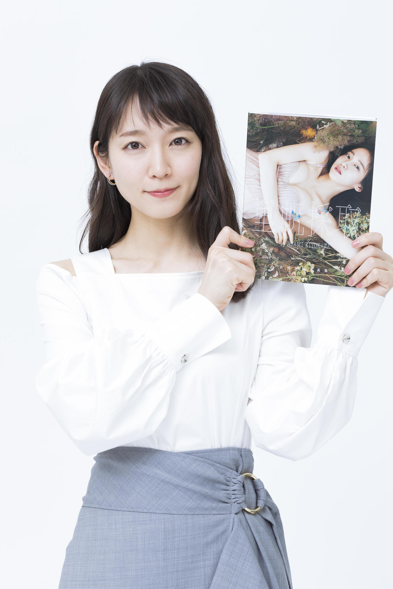 写真集「里帆採取　by　Asami　Kiyokawa」発売記念イベントを行った吉岡里帆（C）本田雄士／集英社