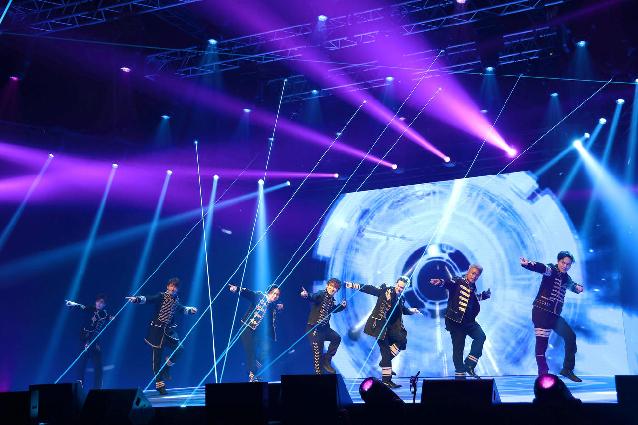 デビュー10周年の記念日に配信ライブ「LIVE×ONLINE」を行った三代目　J　SOUL　BROTHERS