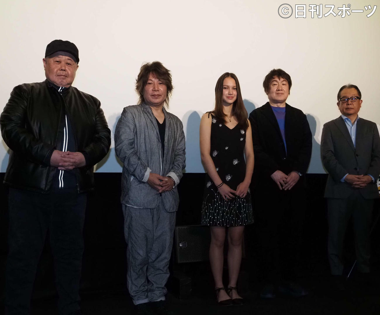 映画「音響ハウス　Melody－Go－Round」舞台あいさつに出席した、左から相原裕美監督、佐橋佳幸氏、HANA、飯尾芳史氏、高根護康氏（撮影・遠藤尚子）