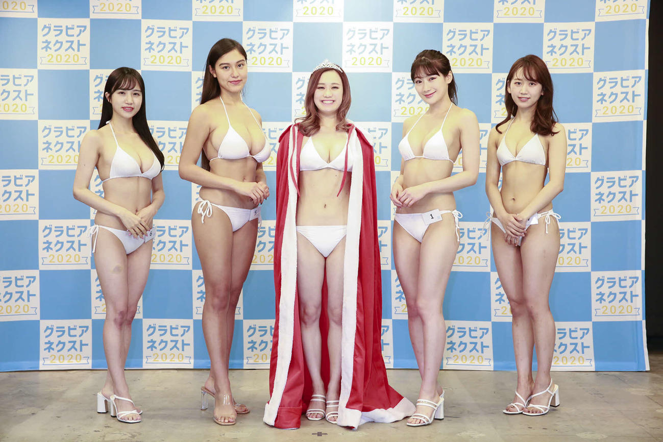 写真左から橋本杏奈さん（特別賞）、モラレスしれなさん（準グランプリ）冨樫真凜さん（グランプリ）、新海まきさん、新田空さん（ともに特別賞）