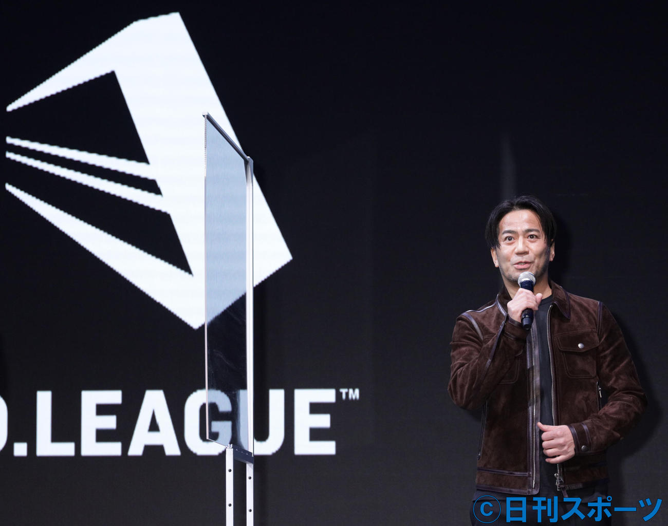 D．LEAGUEプレスカンファレンスに出席するEXILEのHIRO（撮影・中島郁夫）