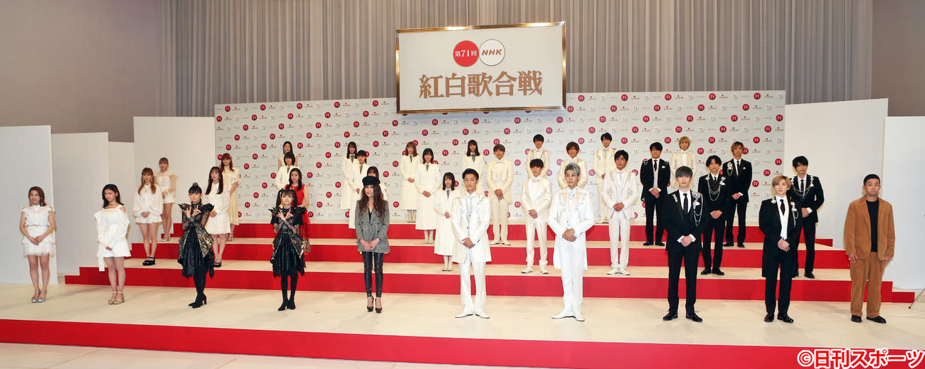 第71回NHK紅白歌合戦の発表会見に臨んだ初出場歌手たち（撮影・野上伸悟）