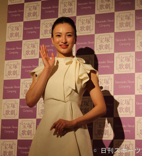 退団を決めた経緯を語った花組トップ娘役の華優希（撮影・村上久美子）