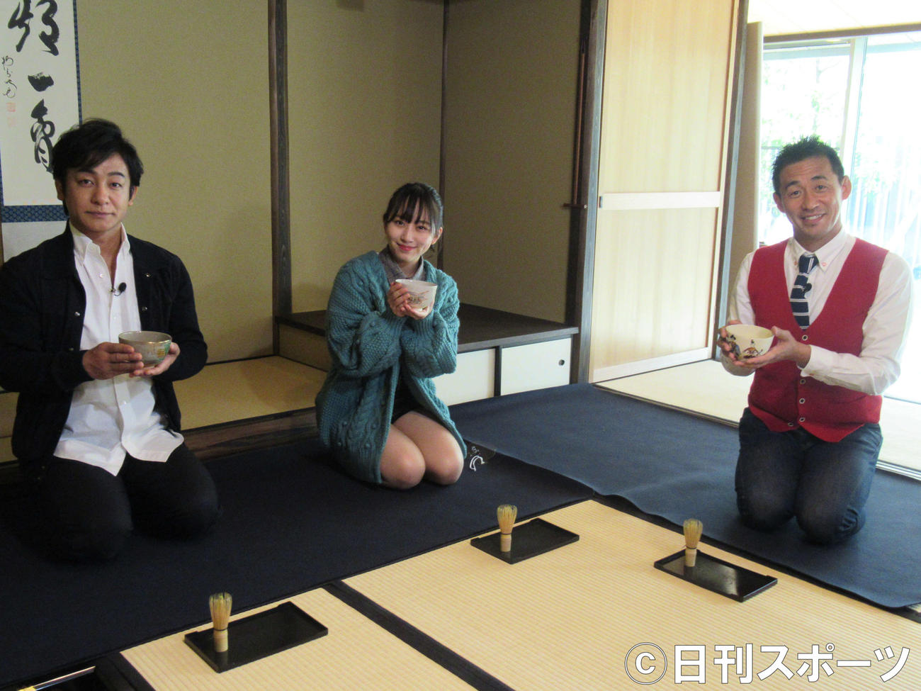 堺でロケを行った左から片岡愛之助、堀くるみ、石田靖（撮影・星名希実）