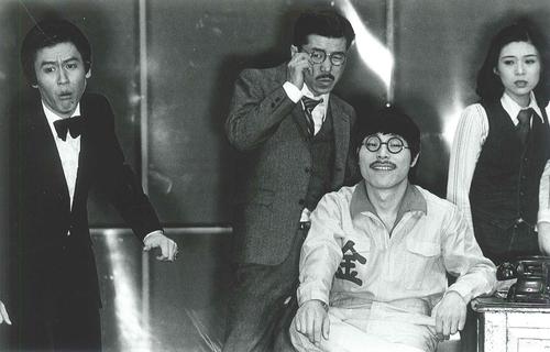 79年上演の「熱海殺人事件」。左から風間杜夫、平田満、加藤健一、井上加奈子