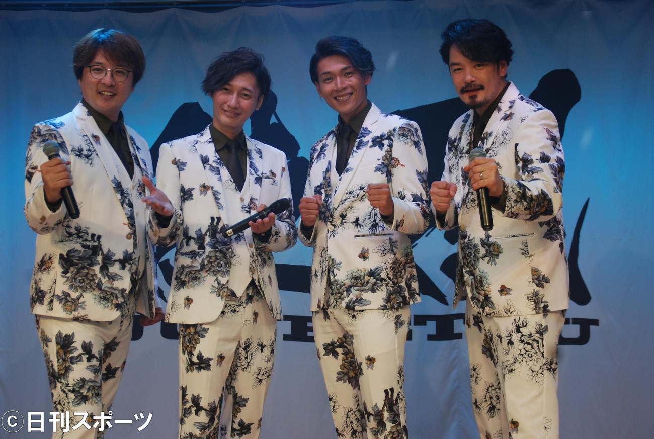「純烈」の左から酒井一圭、後上翔太、白川裕二郎、小田井涼平