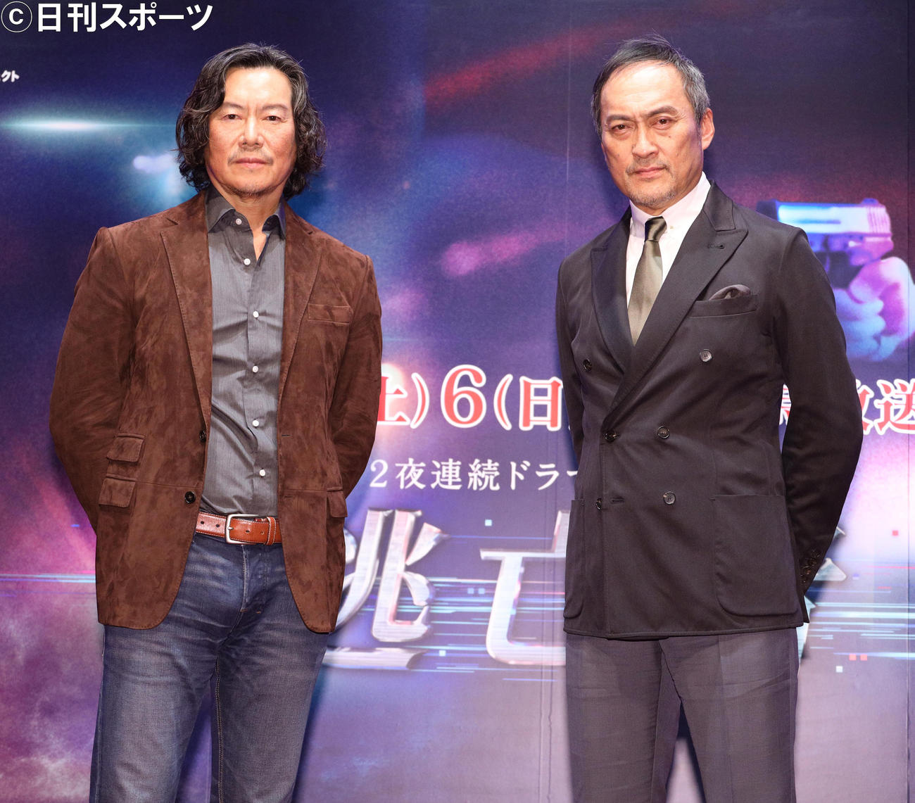 ドラマ「逃亡者」の制作発表会見を行った豊川悦司（左）と渡辺謙（撮影・中島郁夫）