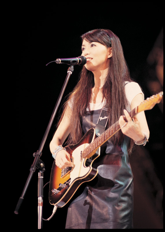 自身初の映像作品「souvenir　the　movie～MARIYA　TAKEUCHI　Theater　Live～」がオリコン週間映像ランキング3部門で1位を獲得した竹内まりや