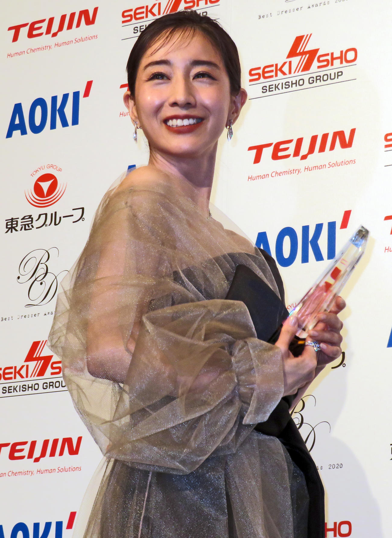 「第49回ベストドレッサー賞」授賞式後に、囲み取材に応じる、田中みな実