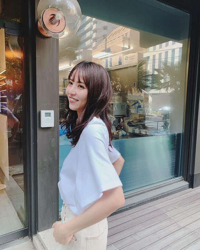 25日、ブログとInstagramを同時に更新しオフショットを公開した石川恋