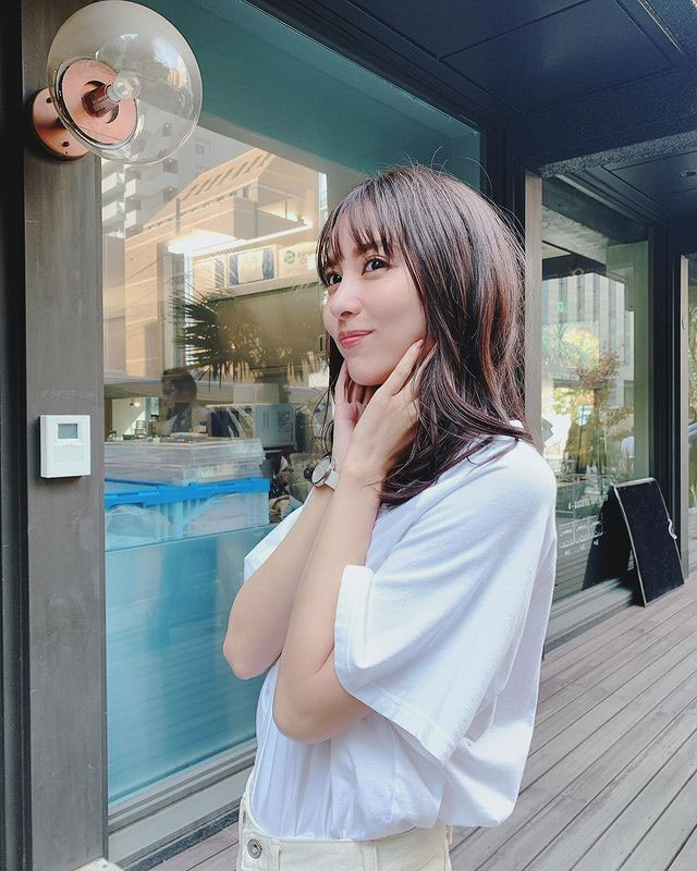 25日、ブログとInstagramを同時に更新しオフショットを公開した石川恋
