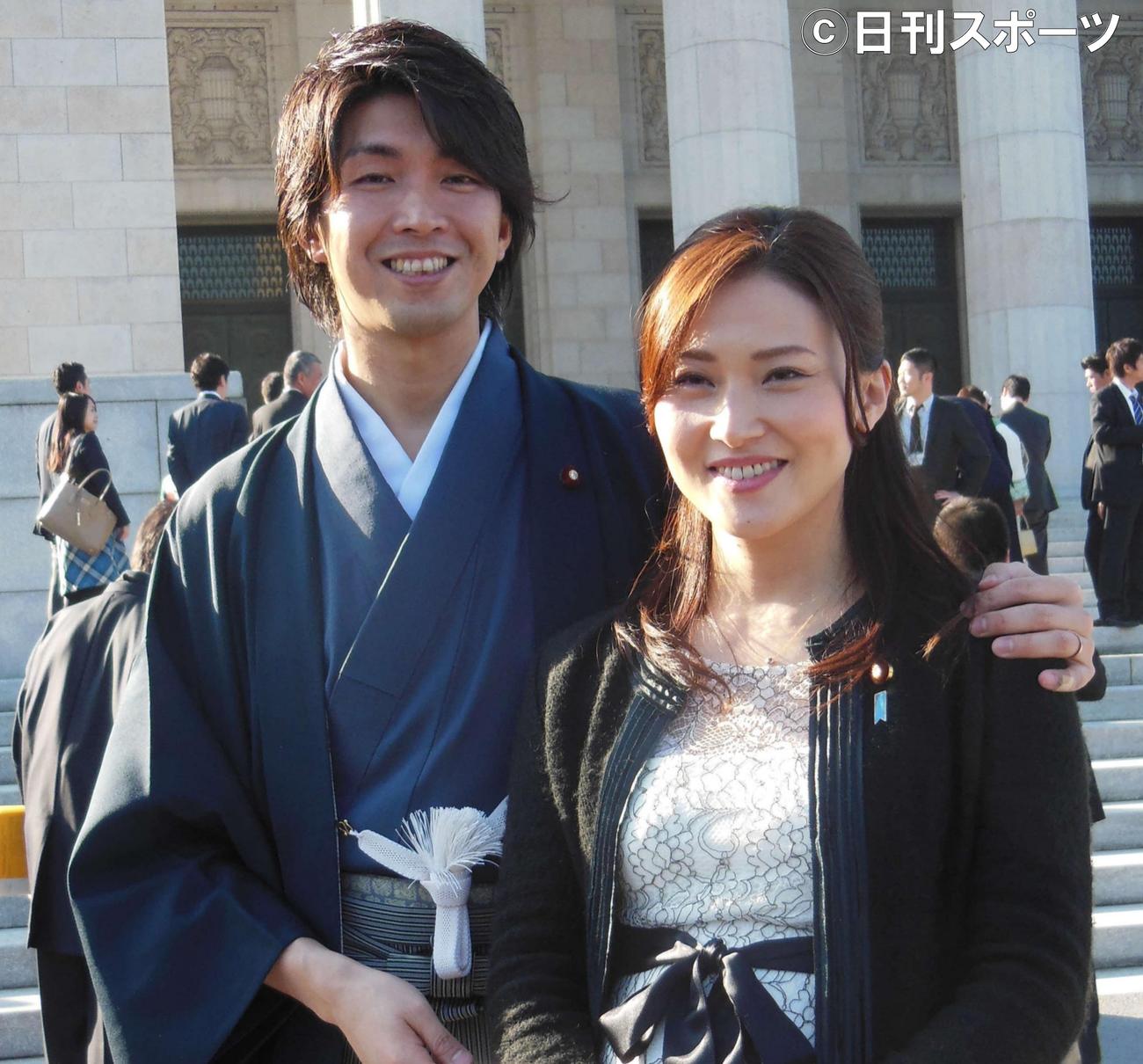 宮崎謙介氏と妻の金子恵美氏（２０１６年１月４日撮影）