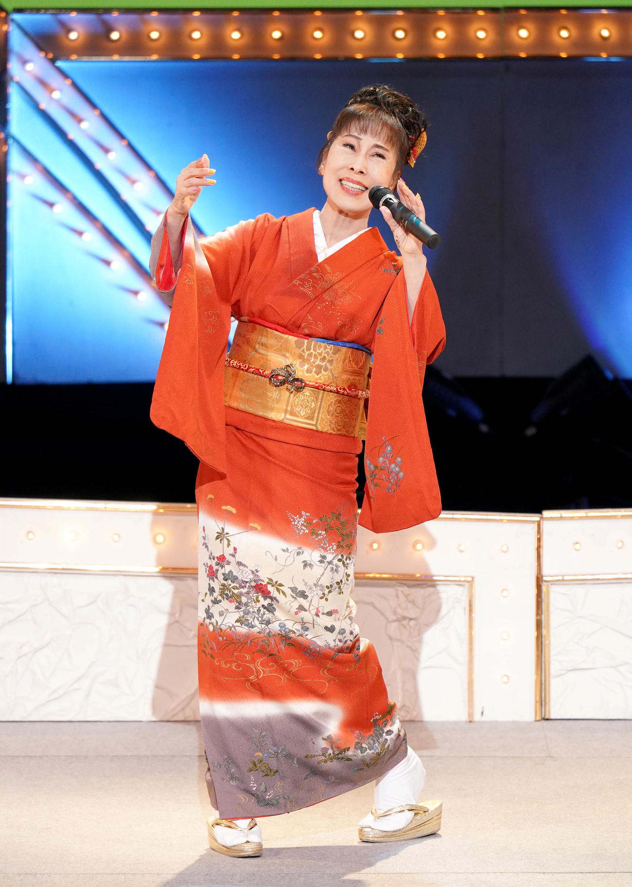 組曲「天草物語」を披露する原田悠里