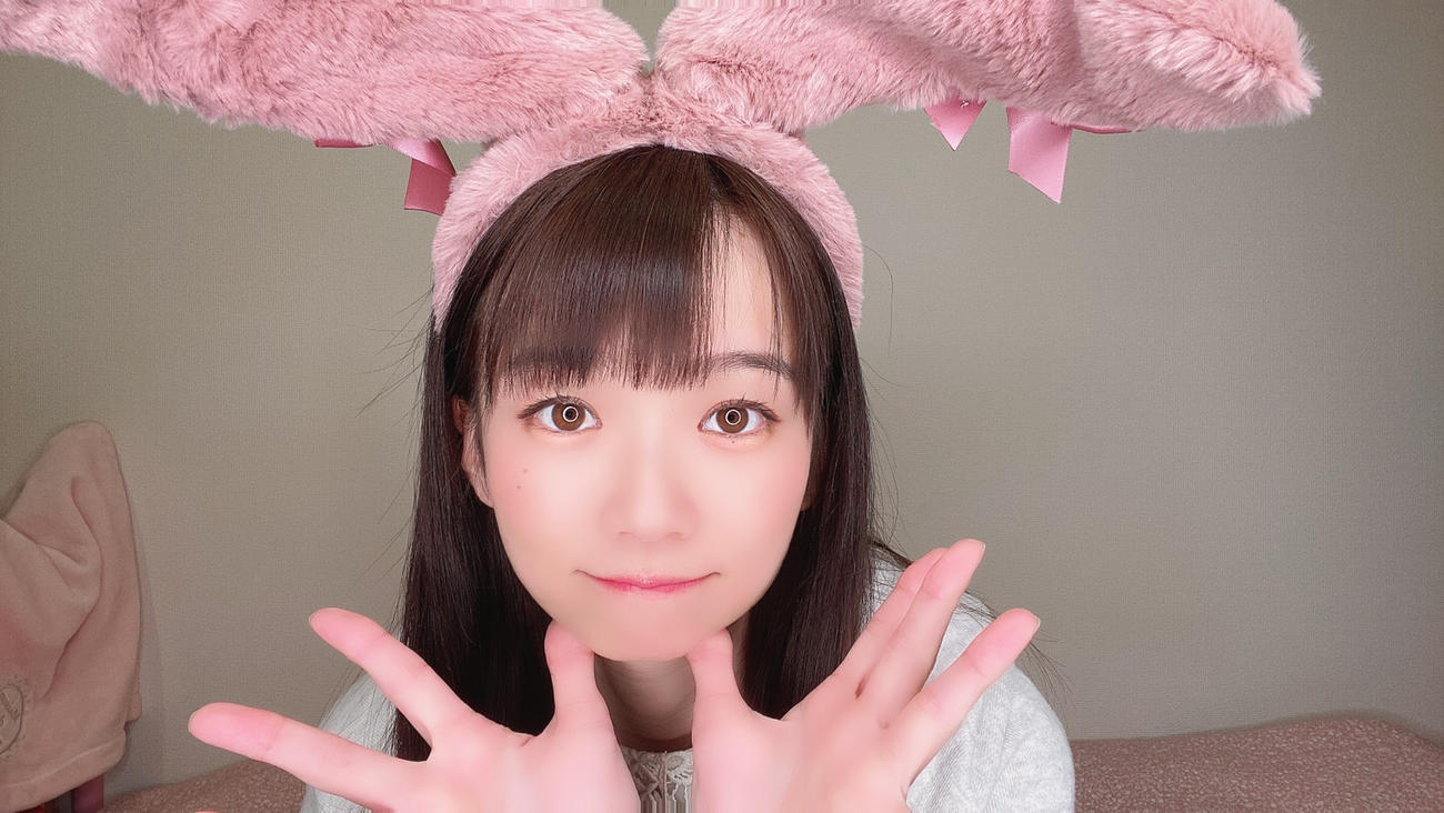 YouTubeでバースデー生配信に挑戦する星野明日香