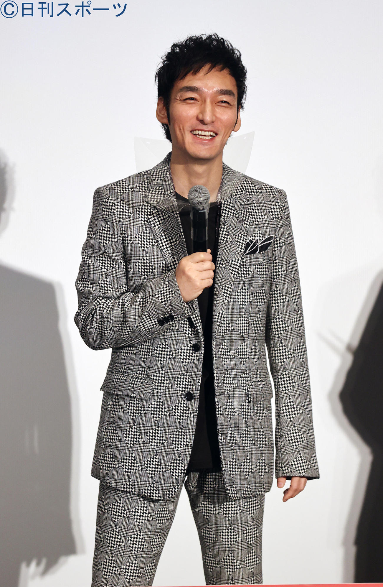 映画「ミッドナイトスワン」御礼舞台あいさつを行った主演の草なぎ剛（撮影・野上伸悟）