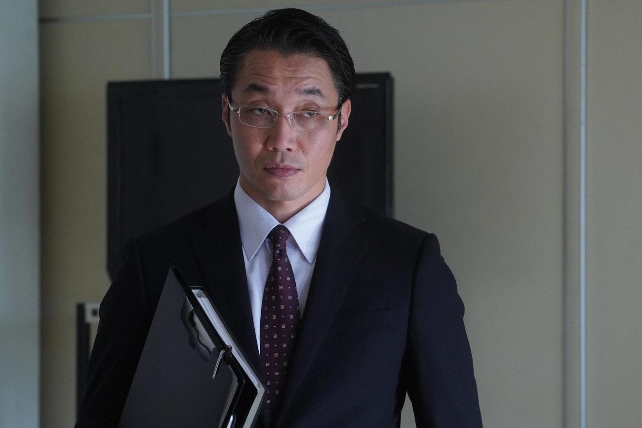 神奈川県監察官の五十嵐京介を演じる松角洋介（C）フジテレビ