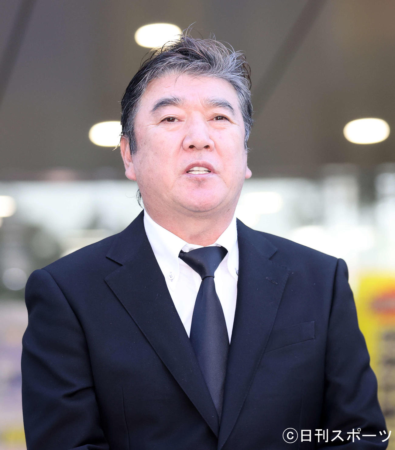 釈放され謝罪する小金沢昇司容疑者（撮影・鈴木正人）