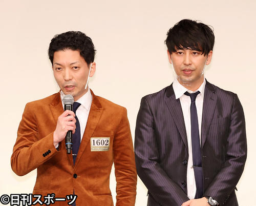 ニューヨークの嶋佐和也（左）と屋敷裕政（2020年12月2日撮影）