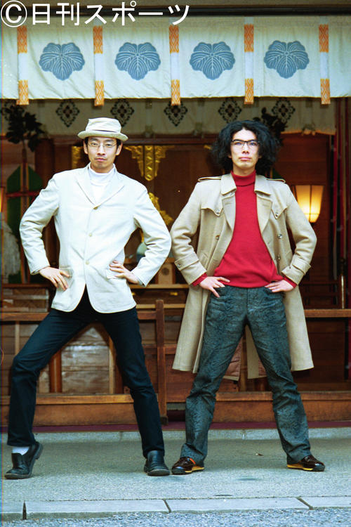 小林賢太郎(左)片桐仁(2001年2月14日撮影)