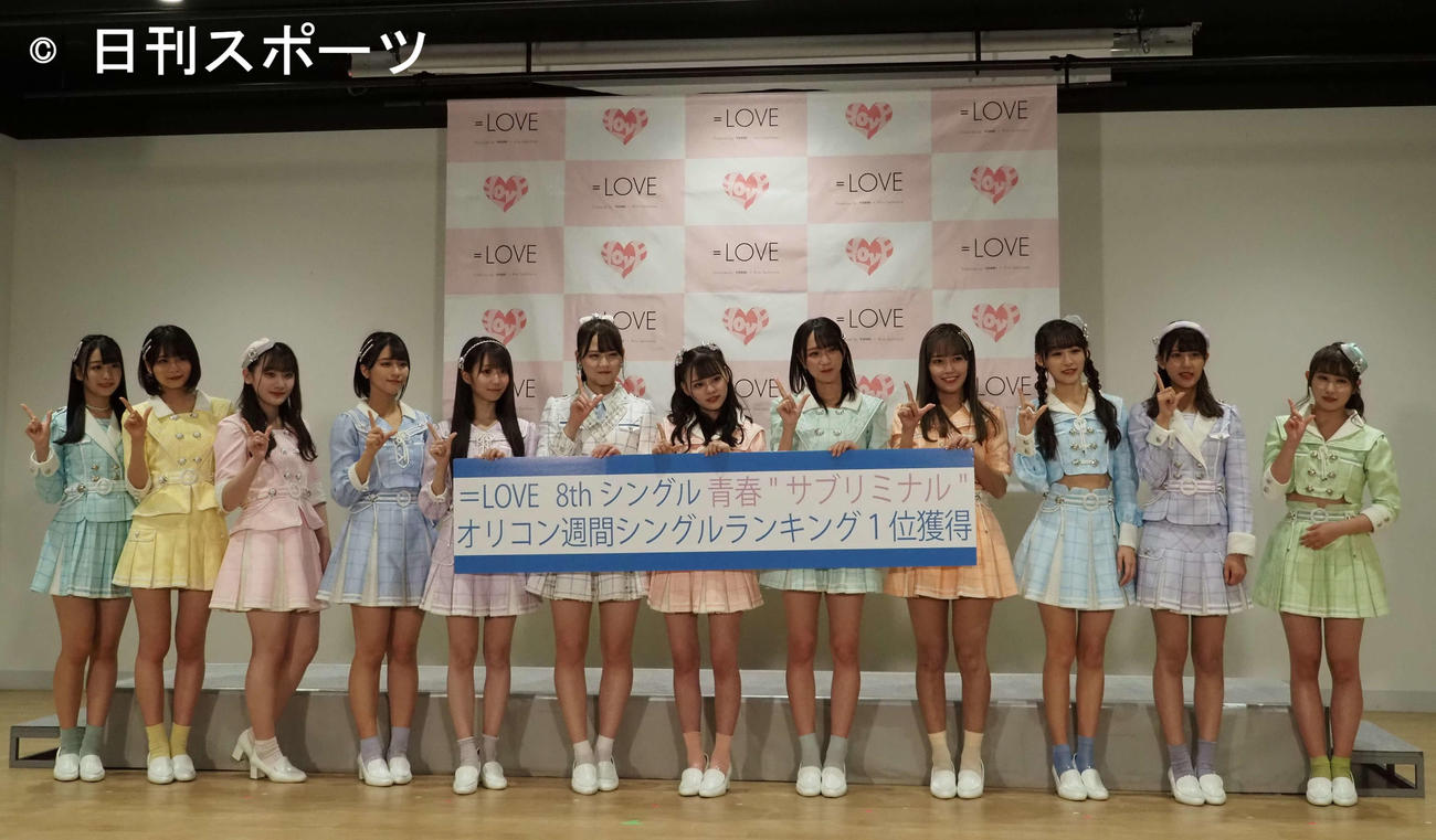 新曲「青春“サブリミナル”」発表会に出席した、左から滝脇笙古、大場花菜、斉藤樹愛羅、佐々木舞香、大谷映美里、高松瞳、斉藤なぎざ、野口衣織、諸橋沙夏、音嶋莉沙、佐竹のん乃、山本杏奈（撮影・遠藤尚子）