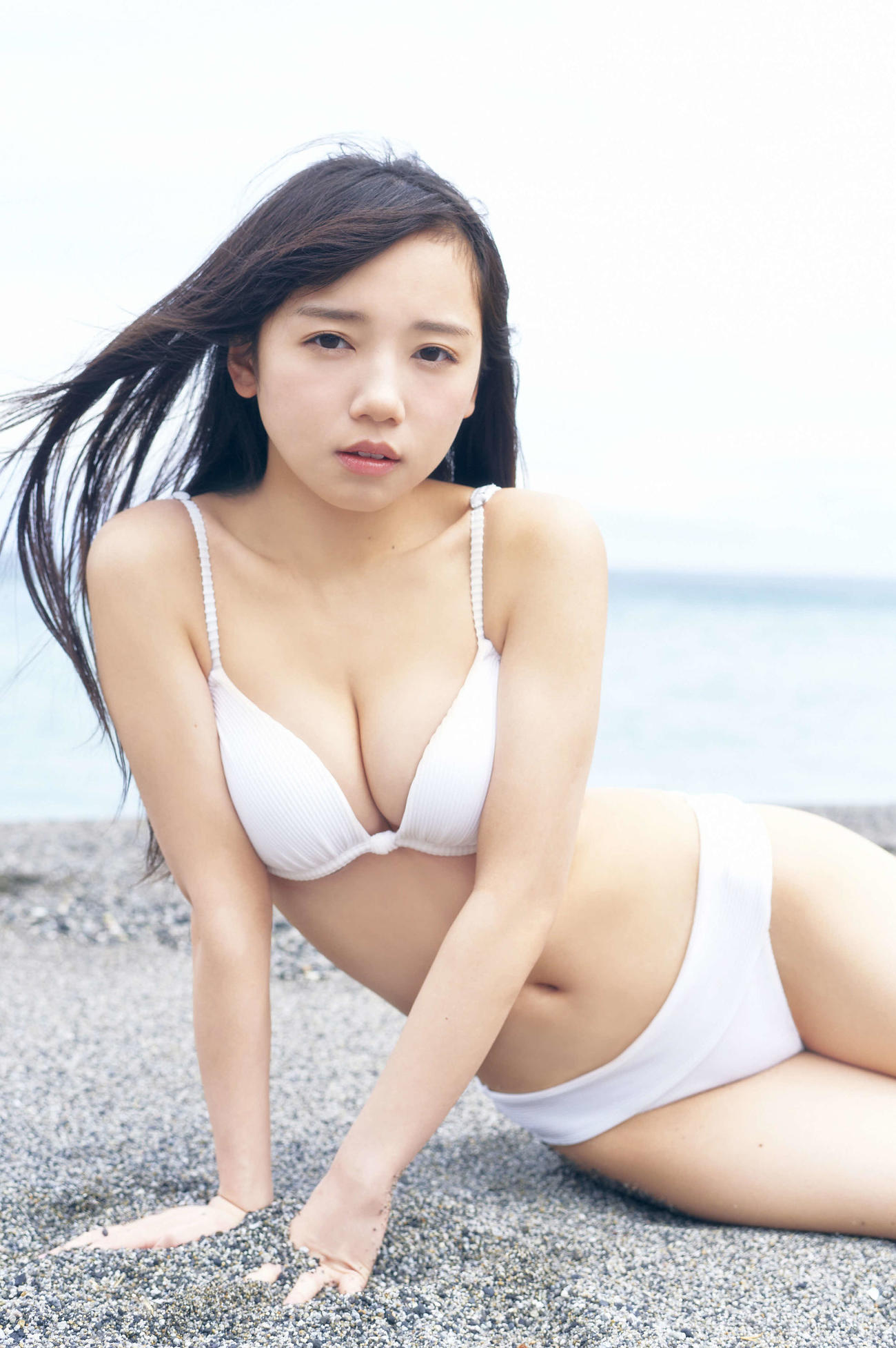 齊藤京子ファースト写真集「とっておきの恋人」の先行水着カット