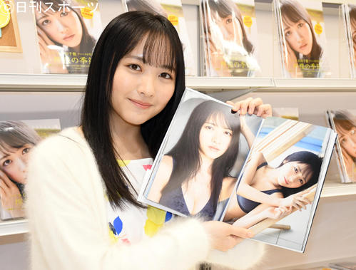 初の写真集「檸檬の季節」発売イベントで笑顔を見せるSTU48石田千穂（撮影・大友陽平）