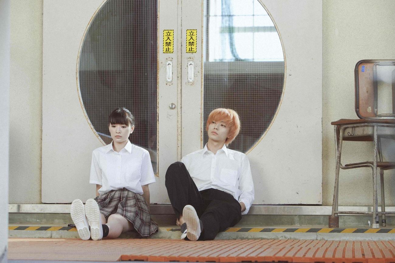 大手芸能事務所「ホリプロ」の創立60周年を記念した、映画「NO　CALL　NO　LIFE　怖いものなんて、何もなかった－」でダブル主演を務める優希美青（左）と井上祐貴